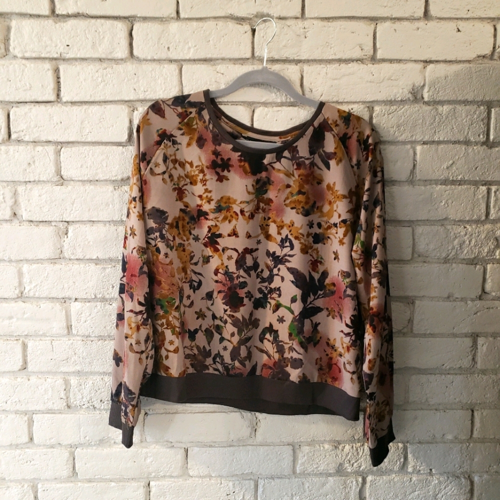 Sweatshirt look but made of light crepey fabric